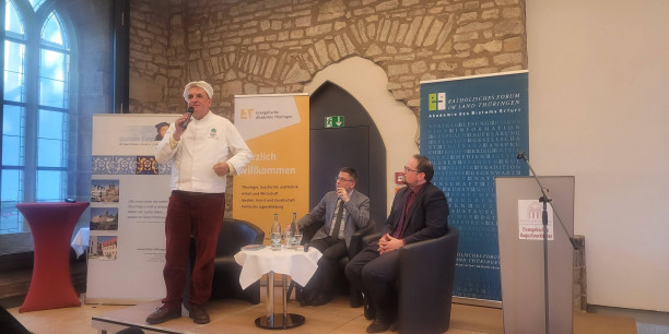 Bäckermeister Plentz erzählt von seinen Erfahrungen als Christ im Beruf. Foto: (c) Kranich/EAT