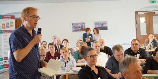 Die Tagungsgäste engagieren sich in den Diskussionen in Arbeitsgruppen und im Plenum. Foto: © Sebastian Tischer