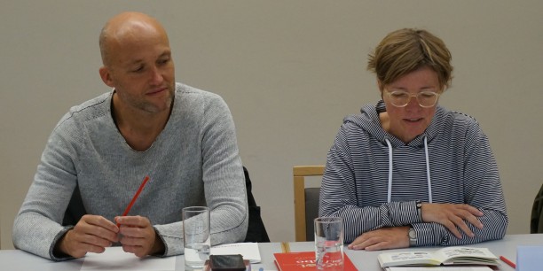 Die beiden Schreib-Coaches Susanne Niemeyer und Matthias Lemme inspirierten die Teilnehmenden mit methodischer Vielfalt. Foto: © Zubarik/EAT