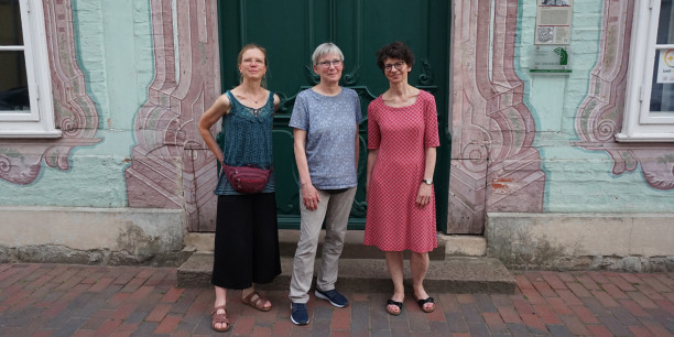 Eine Kooperationsveranstaltung der drei Evangelischen Akademien Thüringen, Sachsen und Nordkirche; (v.l.n.r.) Dr. Sabine Zubarik, Dr. Kerstin Schimmel, Dr. Tanja Flehinghaus-Roux. Foto: (c) Vogler/EAT