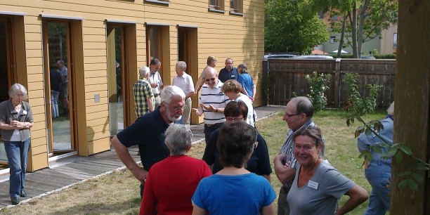 Die Mitglieder der christlichen Pfadfinder fanden im Garten des Zinzendorfhauses Zeit zum gemütlichen Beisammensein. Foto: (c) Jürgen Pfau