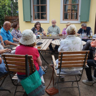 Kaum reichte der Tisch, noch die Zeit bei so vielen literarischen Funden. Foto: (c) Zubarik/EAT 